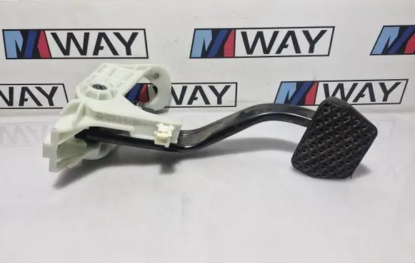 BMW 1 F20 F21 Brake pedal 6876797