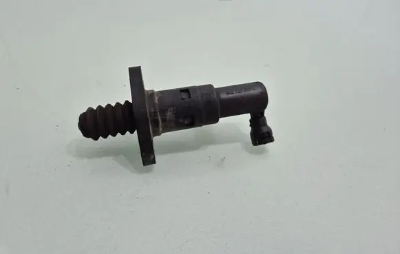 Volkswagen PASSAT B7 Clutch slave cylinder 1K0721261L