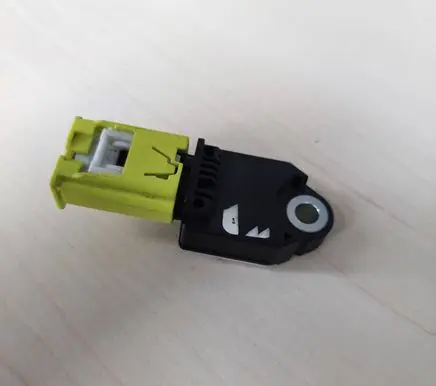 Toyota Auris 150 Airbag deployment crash/impact sensor 8983102060