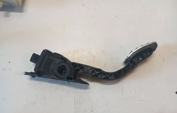 Volvo V40 Accelerator throttle pedal 31341777
