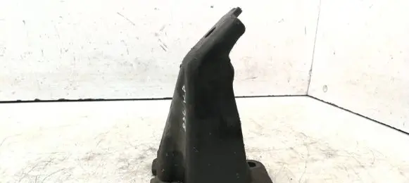 Nissan Pathfinder R51 Engine mounting bracket