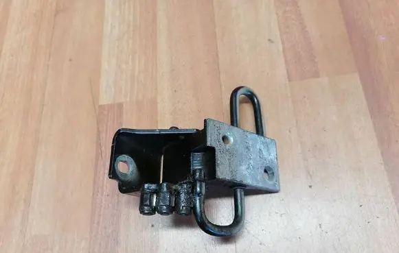 Seat Altea Front door lower hinge 6Q0831411A