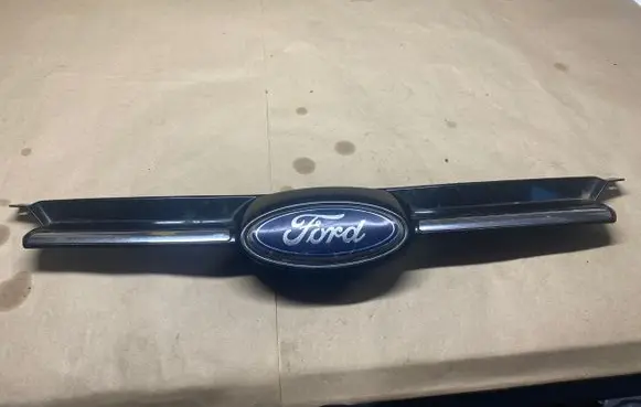 Ford Focus Front grill BM518200C BM518A133C