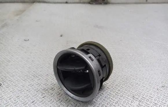 Ford Fiesta Dash center air vent grill