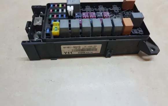 KIA Sorento Fuse module 911613E010