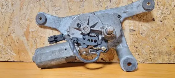 Mitsubishi Carisma Rear window wiper motor 0390201528