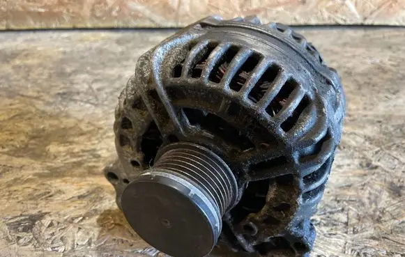 Volkswagen Golf VI Generator/alternator 03C903023A 00M145891 0124525093