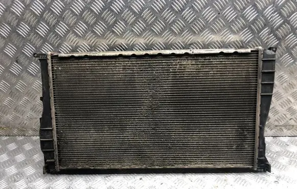BMW 3 E90 E91 Coolant radiator 7789796 E5842V