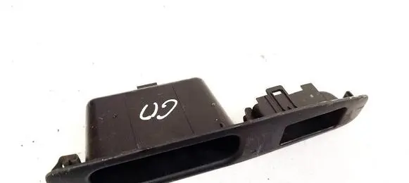 Nissan Qashqai Front door window switch trim 