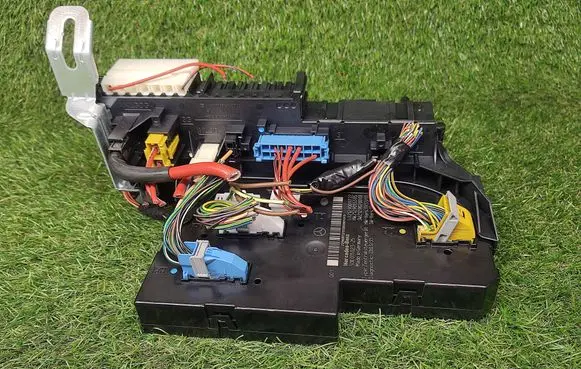 Mercedes-Benz E C207 W207 Power management control unit 2129009722 2129015305 2129020008