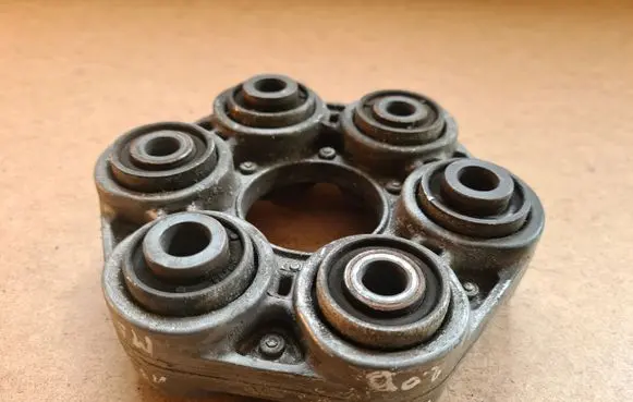 BMW 5 F10 F11 Rear prop shaft donut coupling/joint 7605629