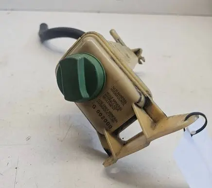 Audi A6 S6 C5 4B Power steering fluid tank/reservoir 8D0422373C