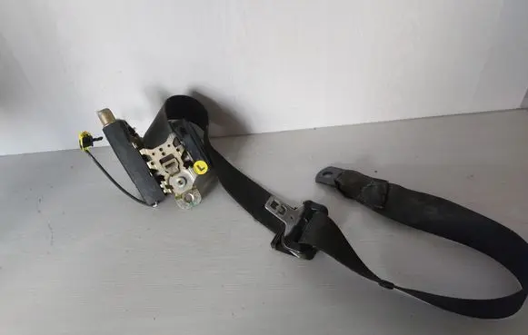 Mercedes-Benz ML W163 Front seatbelt