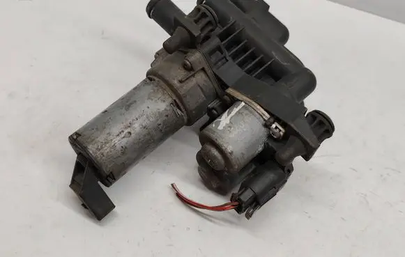 Mercedes-Benz S W220 Coolant heater control valve 2208300084 A2208300084 1147412129