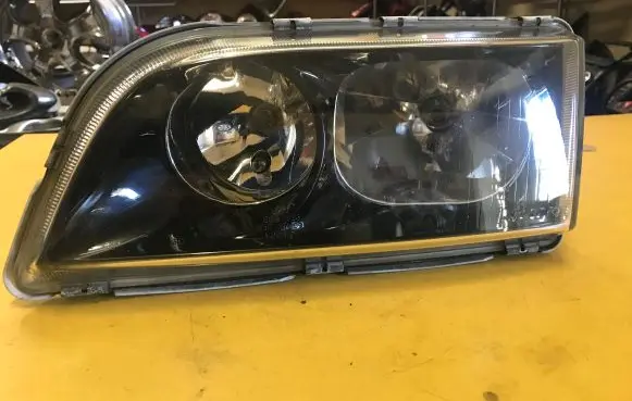 Volvo S40, V40 Headlight/headlamp