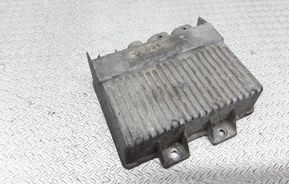 Renault Laguna I Engine control unit/module 7700106072