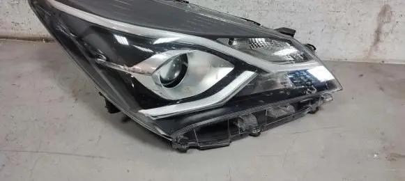 Toyota Yaris Headlight/headlamp