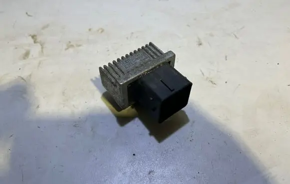 Glow plug pre-heat relay