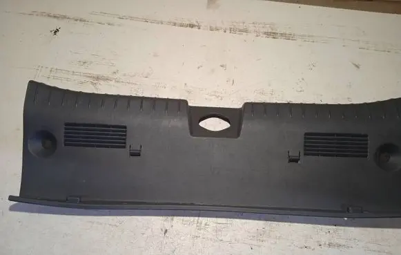 Trunk/boot sill cover protection