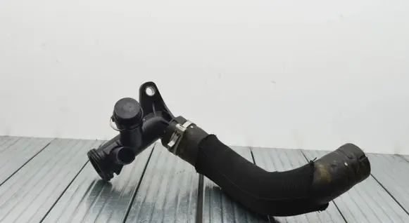 Ford Kuga II Engine coolant pipe/hose 1122501 X632434