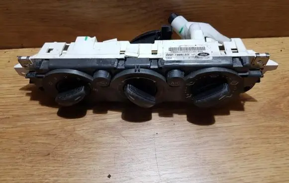 Ford Focus Climate control unit 3m5t19980ad