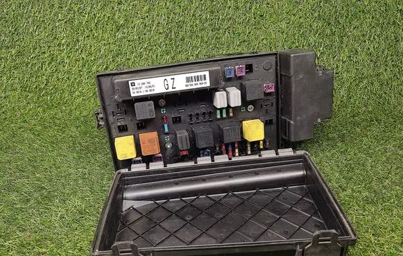 Opel Astra H Power management control unit 13206752 13206752GZ 5DK00866829