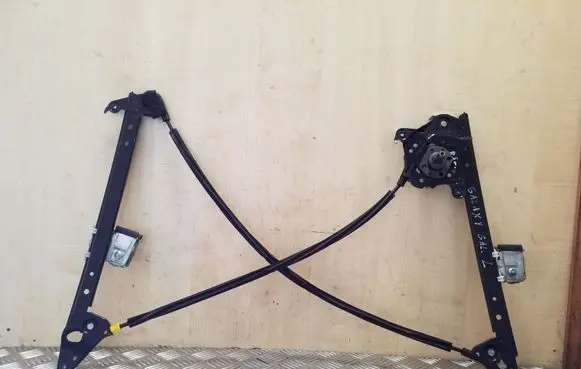 Rear door manual window regulator