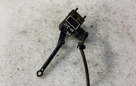 Mercedes-Benz E W211 Air suspension front height level sensor A0105427717