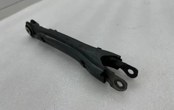 Mercedes-Benz C W204 Rear control arm A2043521488
