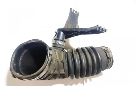 Nissan Pathfinder R51 Air intake hose/pipe