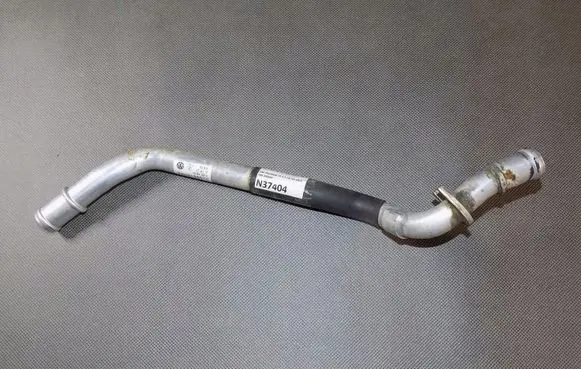 Volkswagen Touareg II Engine coolant pipe/hose 7P0819857C