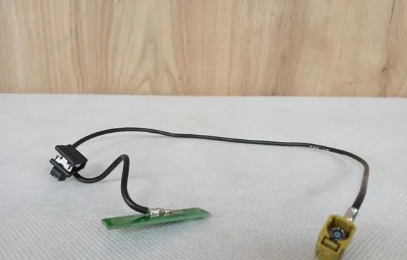 Mercedes-Benz B W245 Bluetooth antenna 1699051200 A1699051200
