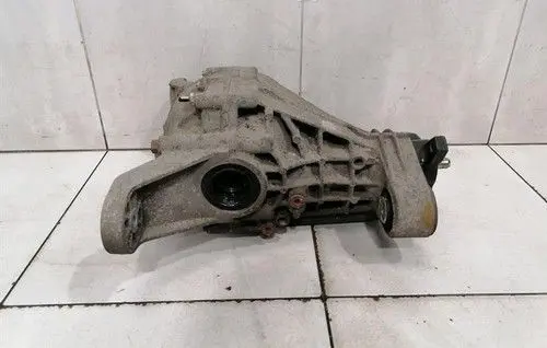 Mercedes-Benz ML W164 Rear differential/diff mount bracket A1643501414