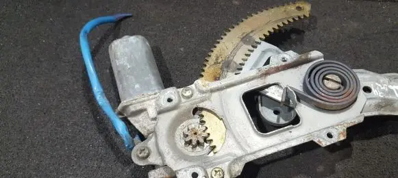 Subaru Impreza I Front door window regulator motor