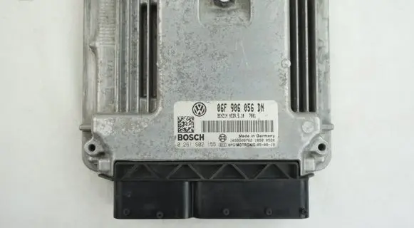 Volkswagen Jetta V Engine control unit/module 06F906056DN 0261S02155
