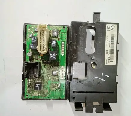 Opel Vivaro Comfort/convenience module P8200461556K 281127704A P8200461556
