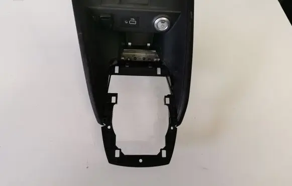 Nissan Leaf II (ZE1) Other center console (tunnel) element 689225SK0A