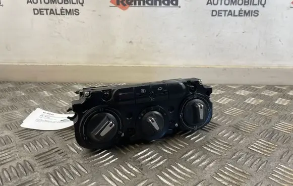 Seat Leon (1P) Climate control unit 1T2820045B 5HB009321