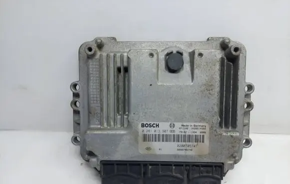 Renault Megane II Engine control unit/module 0281013907 8200705747 8200705748