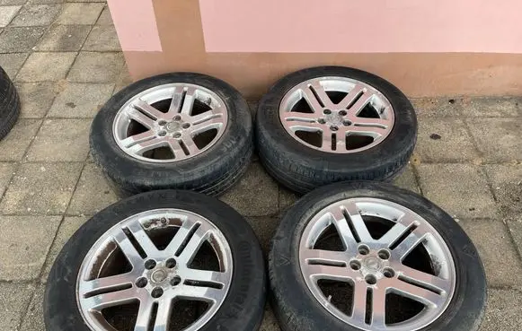 Chrysler 300 - 300C R18 alloy rim 