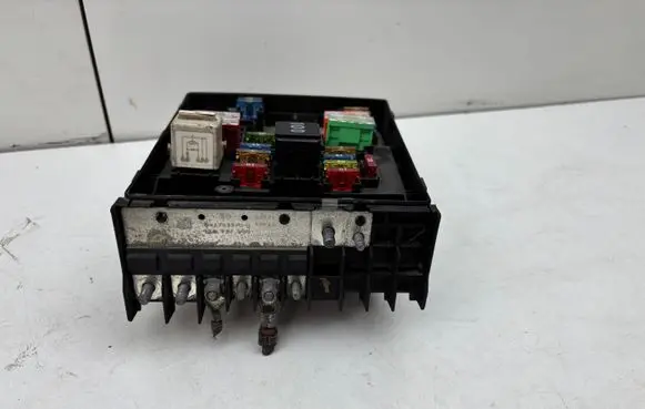 Volkswagen Golf VI Fuse module 1K0937125D