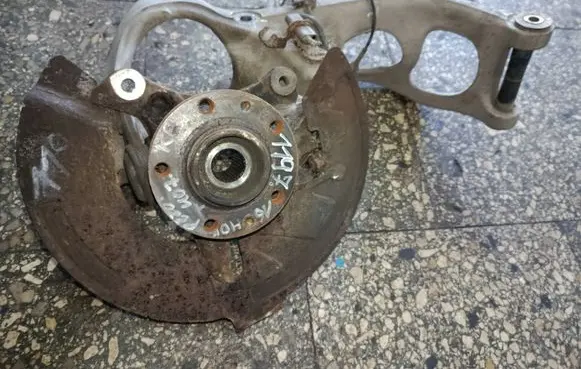 Peugeot 407 Front wheel hub 