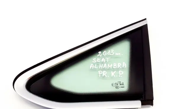 Seat Alhambra (Mk2) Front triangle window/glass 7N0845411A 7N0845411C