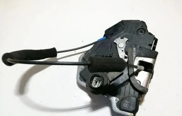 Lexus IS 220D-250-350 Front door lock