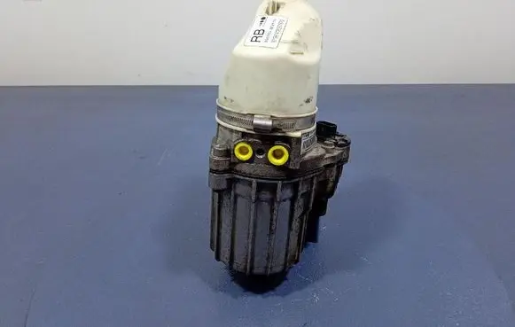 Opel Zafira B Power steering pump 13192897