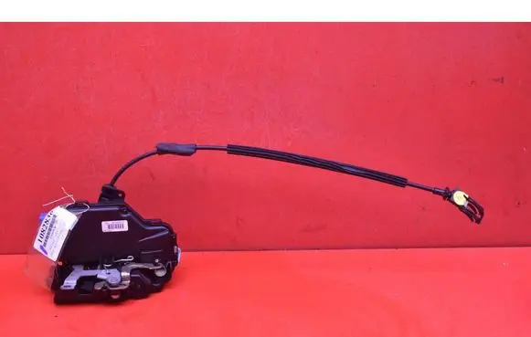 Volkswagen Golf IV Front door lock 3D1837015