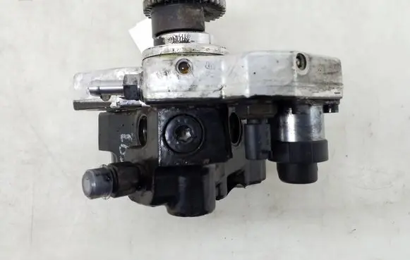 Mercedes-Benz E W212 Fuel injection high pressure pump