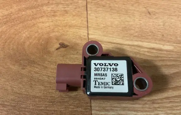 Volvo V50 Airbag deployment crash/impact sensor 30737138 8840A7 MRRA5