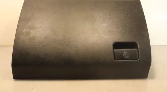 Toyota Avensis T270 Glove box