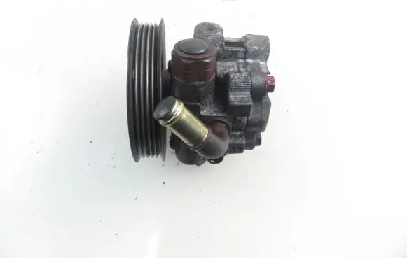 Toyota Avensis T250 Power steering pump 